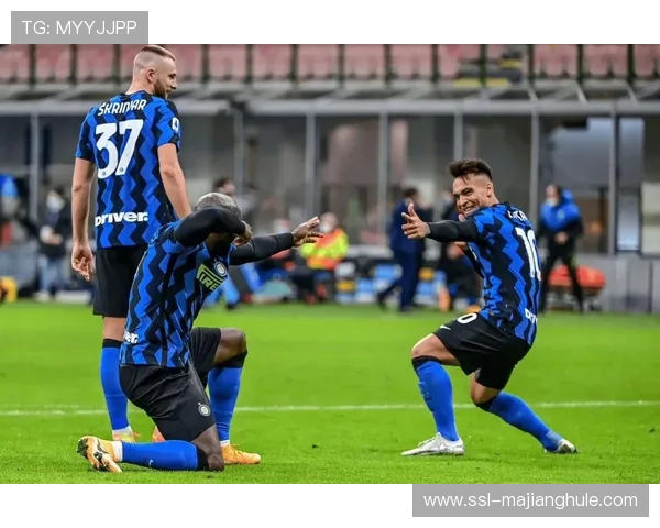 罗马1-0科莫，卢卡库头球绝杀巩固欧冠区